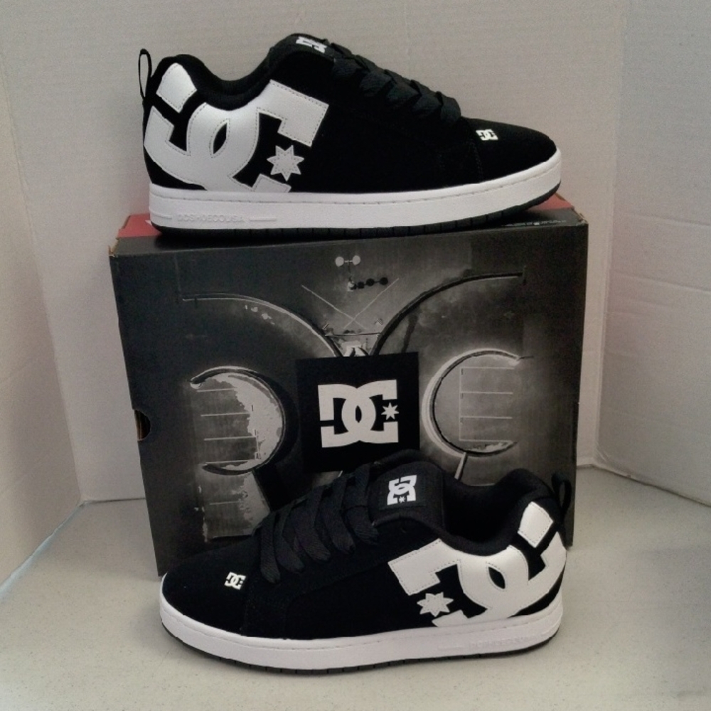 DC Court Graffik Black/White